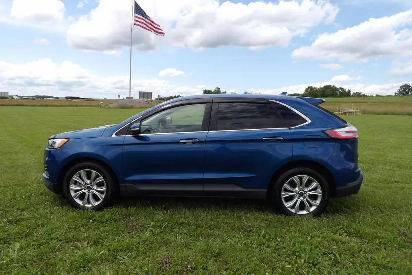 2020 Ford Edge Titanium photo 1