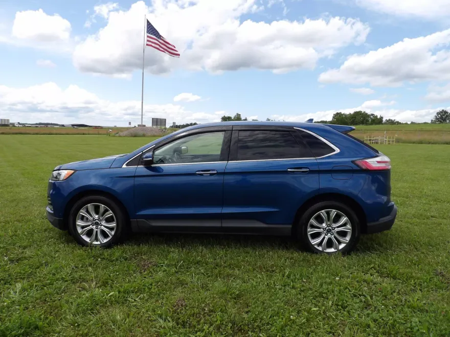 2020 Ford Edge Titanium photo 1