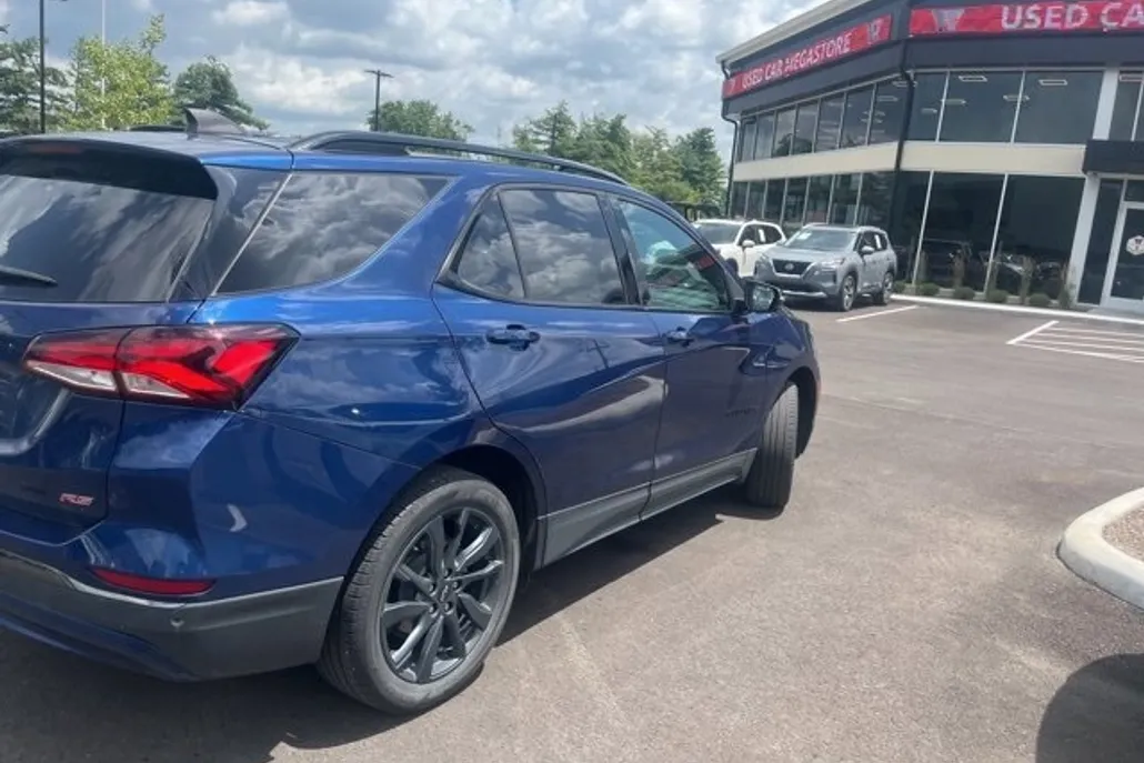 2023 Chevrolet Equinox RS photo 1