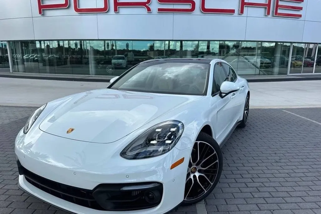 2023 Porsche Panamera Platinum photo 1
