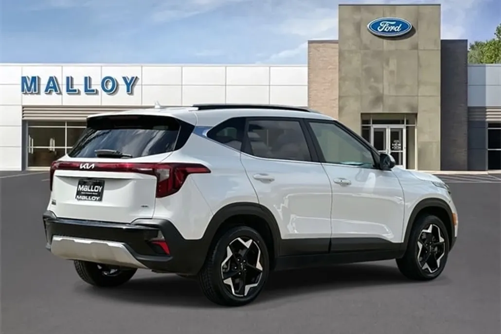 2024 Kia Seltos EX photo 1