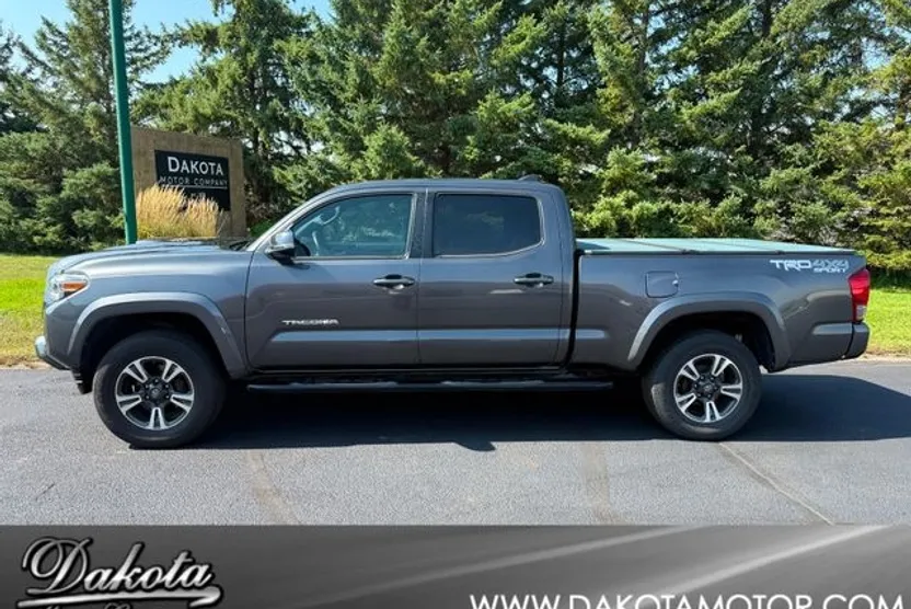 2017 Toyota Tacoma TRD Sport photo 1