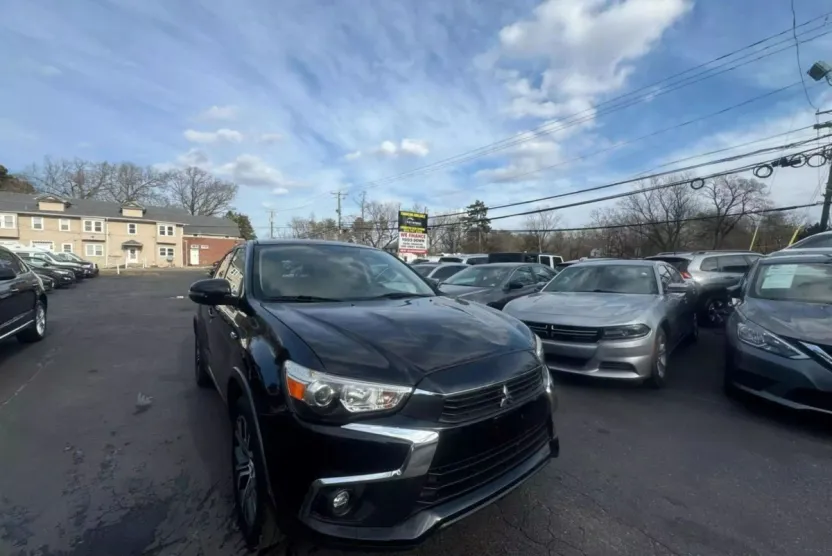 2017 Mitsubishi Outlander Sport LE photo 1