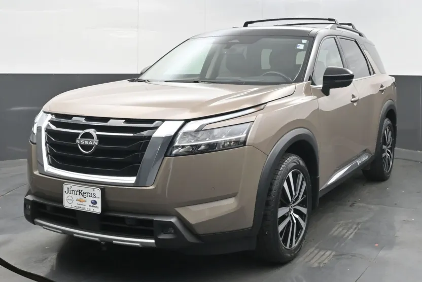 2023 Nissan Pathfinder Platinum photo 1