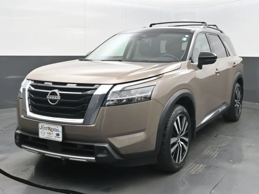 2023 Nissan Pathfinder Platinum photo 1