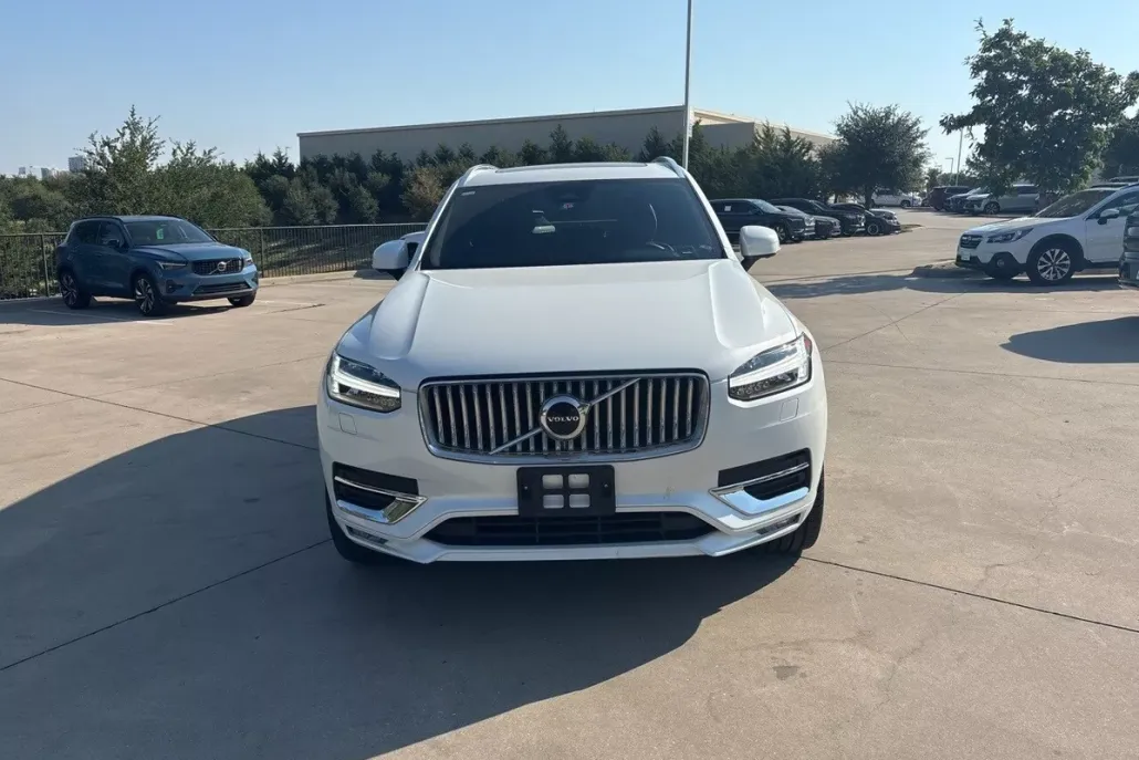2023 Volvo XC90 Plus photo 1