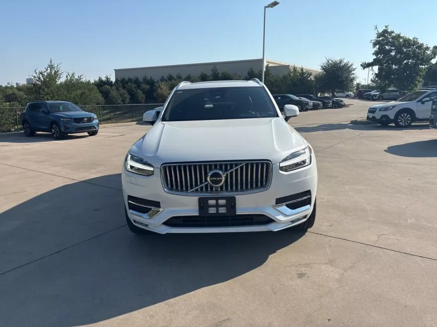 2023 Volvo XC90 Plus photo 1
