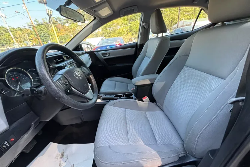 2016 Toyota Corolla S Premium photo 1