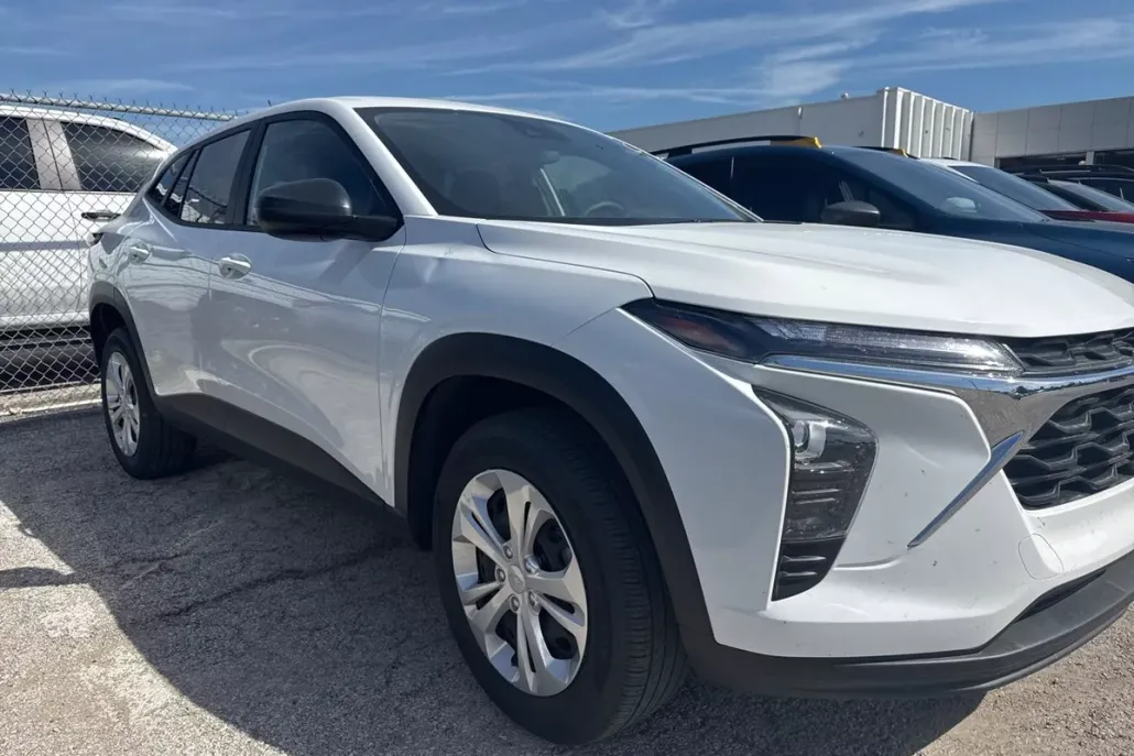 2025 Chevrolet Trax LS photo 1