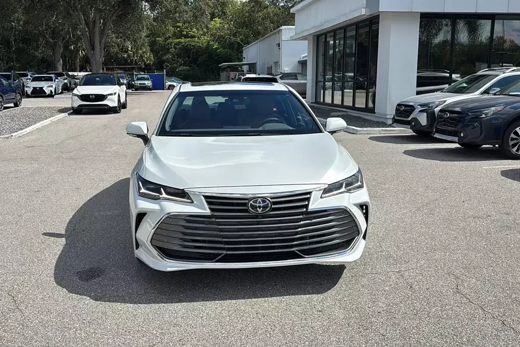 2020 Toyota Avalon Limited photo 1