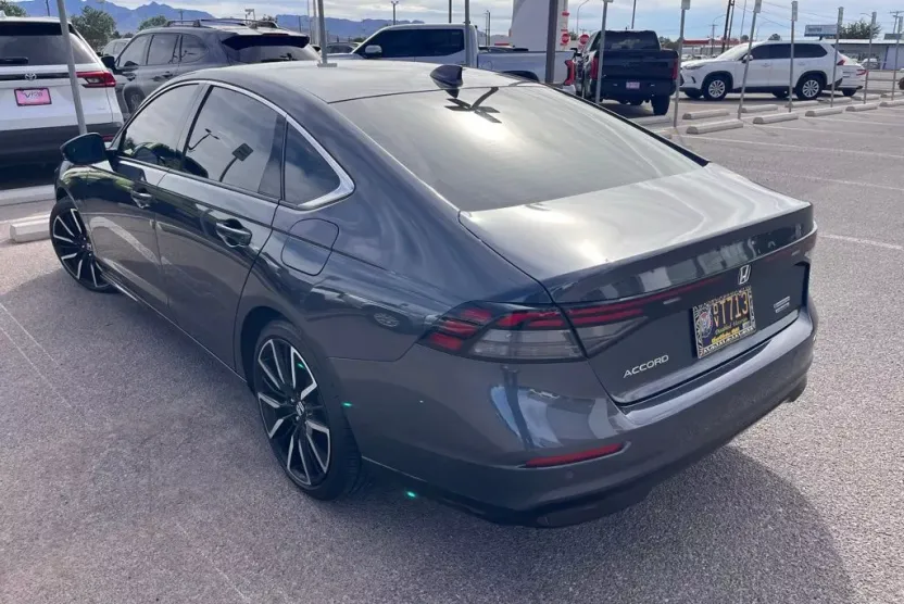2024 Honda Accord Hybrid Touring photo 1