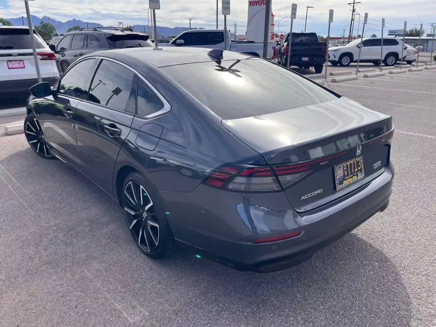 2024 Honda Accord Hybrid Touring photo 1