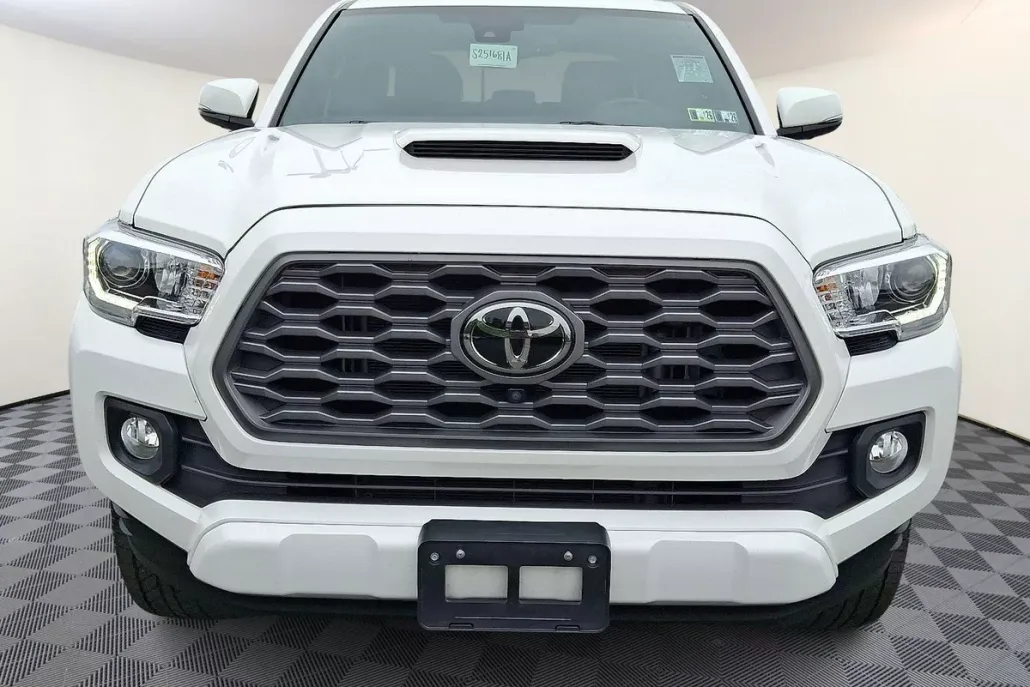 2023 Toyota Tacoma TRD Sport 4x4 photo 1
