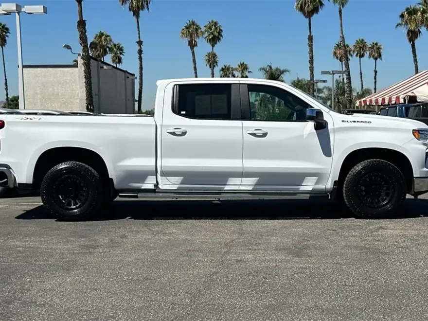 2024 Chevrolet Silverado 1500 LT photo 1