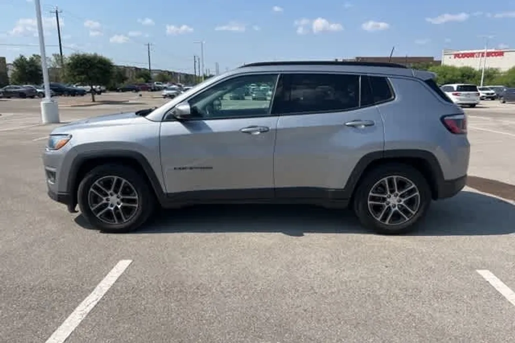 2020 Jeep Compass Latitude photo 1
