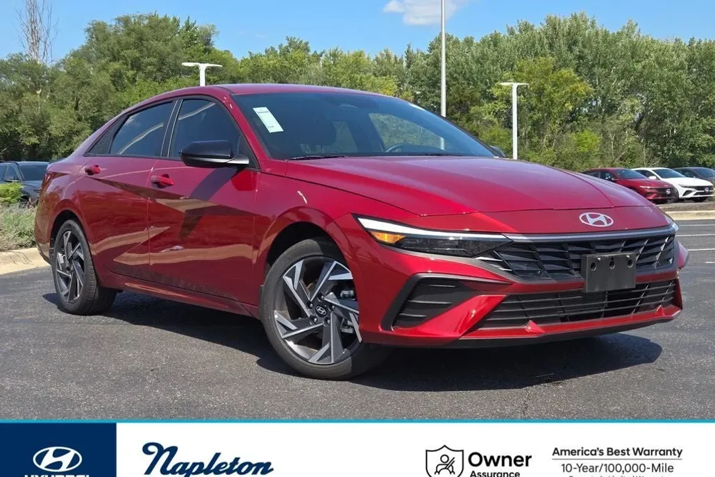 2025 Hyundai Elantra SEL Sport photo 1