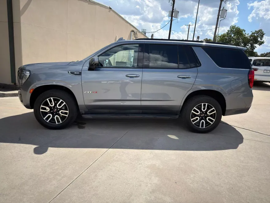 2021 Gmc Yukon AT4 photo 1