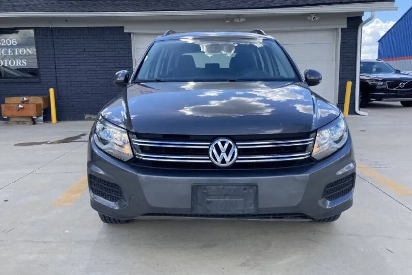 2016 Volkswagen Tiguan S photo 1