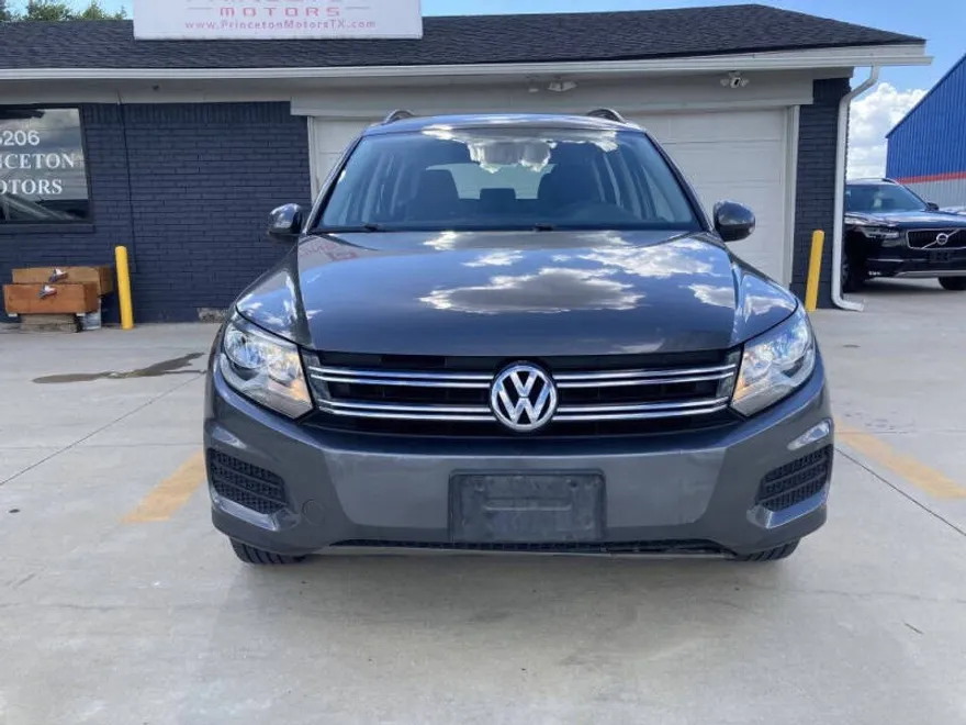2016 Volkswagen Tiguan S photo 1