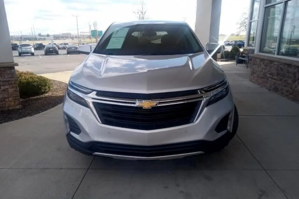 2022 Chevrolet Equinox LT photo 1