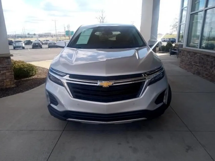 2022 Chevrolet Equinox LT photo 1