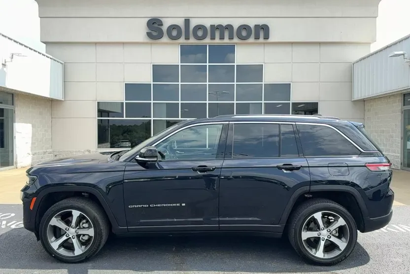 2023 Jeep Grand Cherokee Limited photo 1