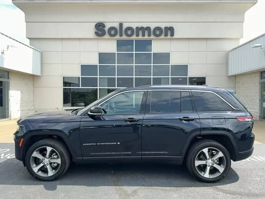 2023 Jeep Grand Cherokee Limited photo 1