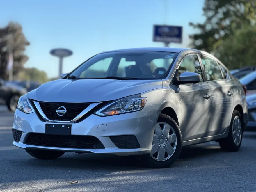 2016 Nissan Sentra SV photo 1