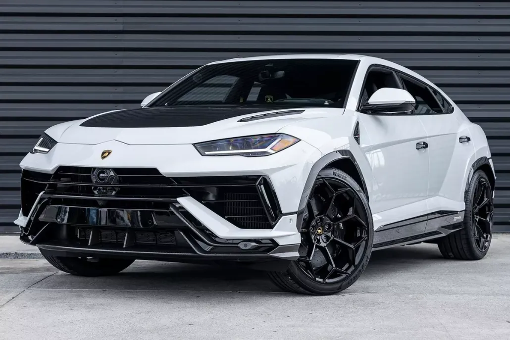 2024 Lamborghini Urus Performante photo 1