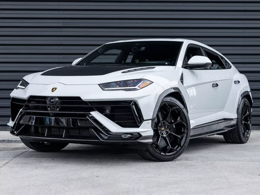 2024 Lamborghini Urus Performante photo 1