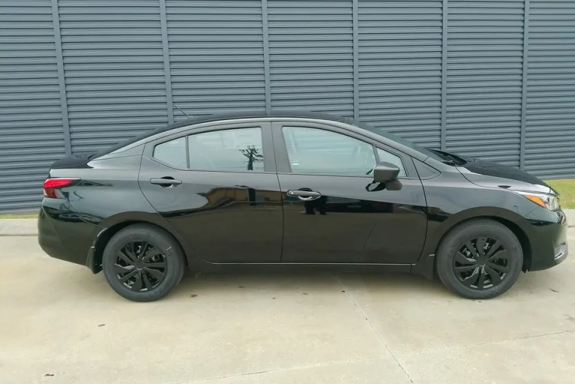 2025 Nissan Versa S photo 1