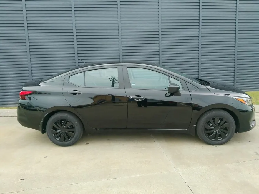 2025 Nissan Versa S photo 1