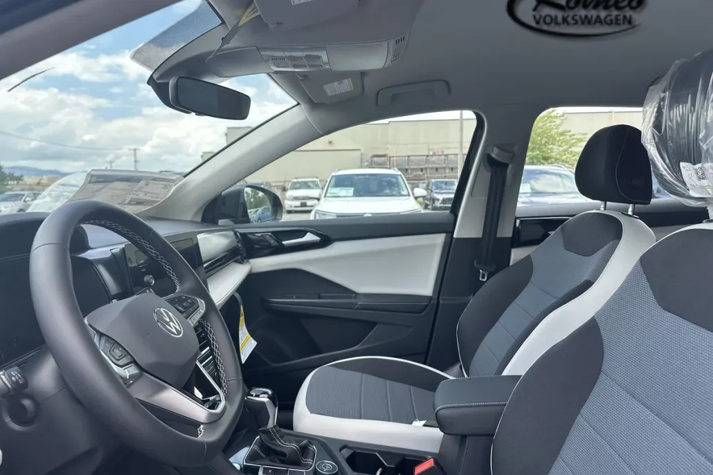 2025 Volkswagen Taos S photo 1