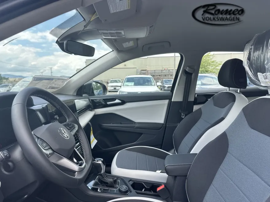 2025 Volkswagen Taos S photo 1