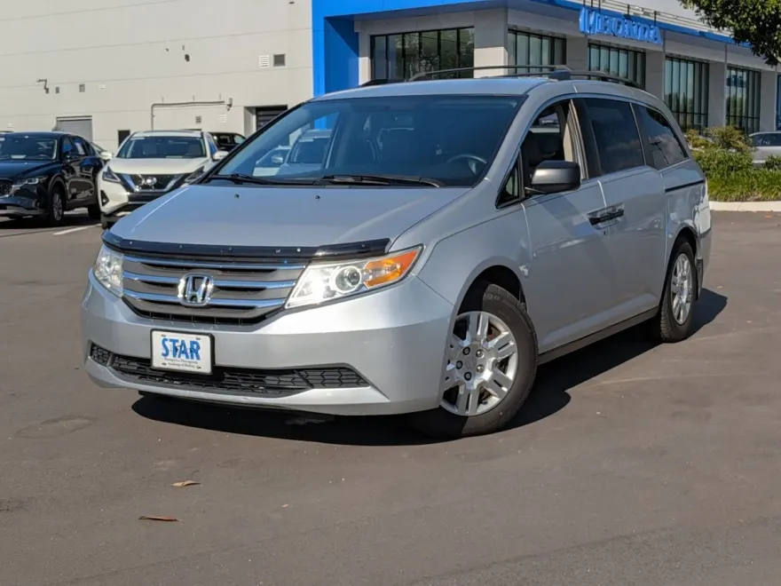 2013 Honda Odyssey LX photo 1