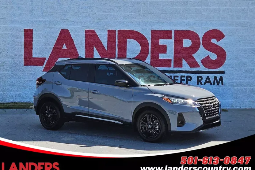 2024 Nissan Kicks SR photo 1