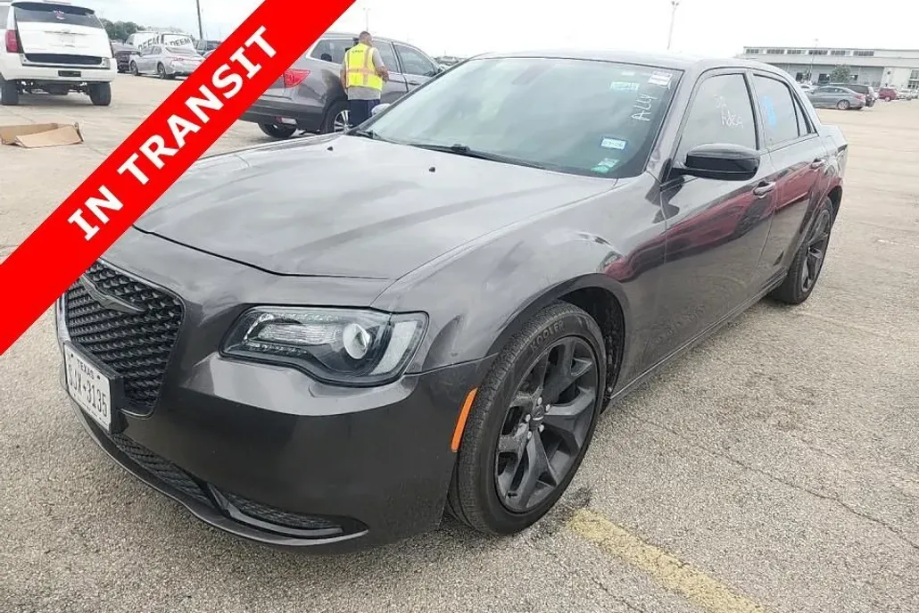 2020 Chrysler 300 Touring photo 1