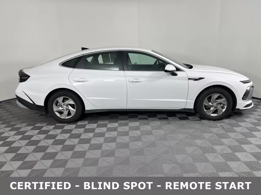2025 Hyundai Sonata SE photo 1