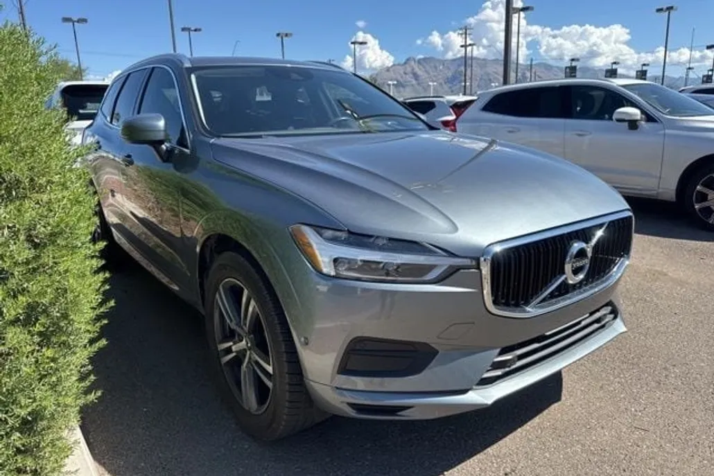 2019 Volvo XC60 T5 Momentum photo 1