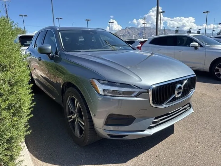 2019 Volvo XC60 T5 Momentum photo 1