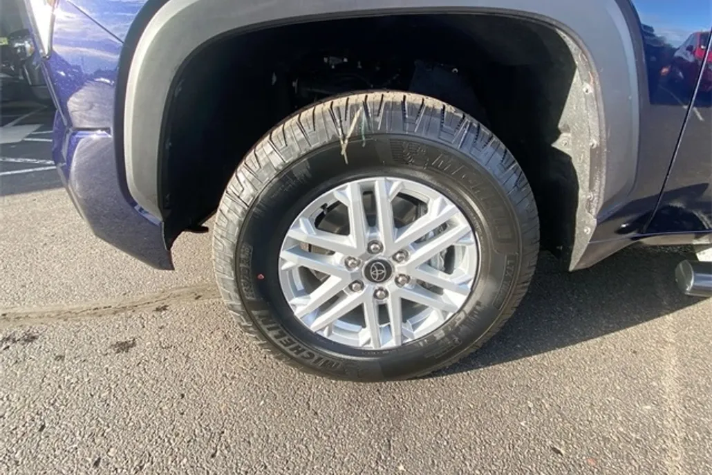 2024 Toyota Tundra SR5 photo 1