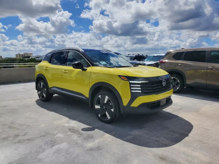 2025 Nissan Kicks SR photo 1