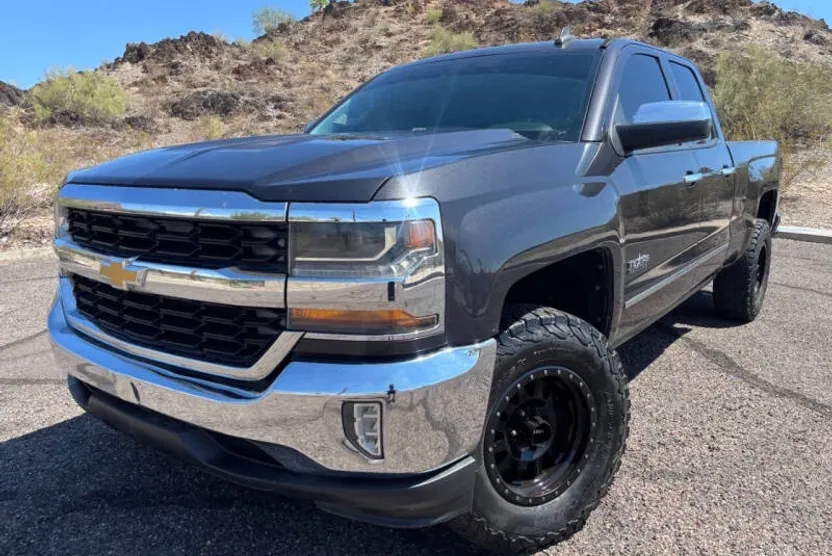 2016 Chevrolet Silverado 1500 LT photo 1