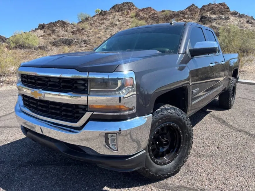 2016 Chevrolet Silverado 1500 LT photo 1