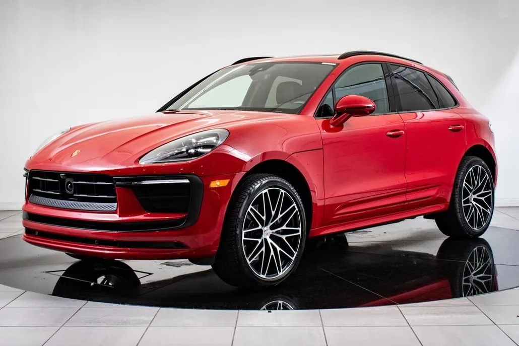 2025 Porsche Macan T photo 1