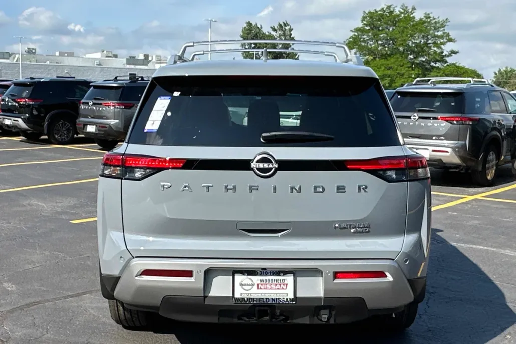 2025 Nissan Pathfinder Platinum photo 1