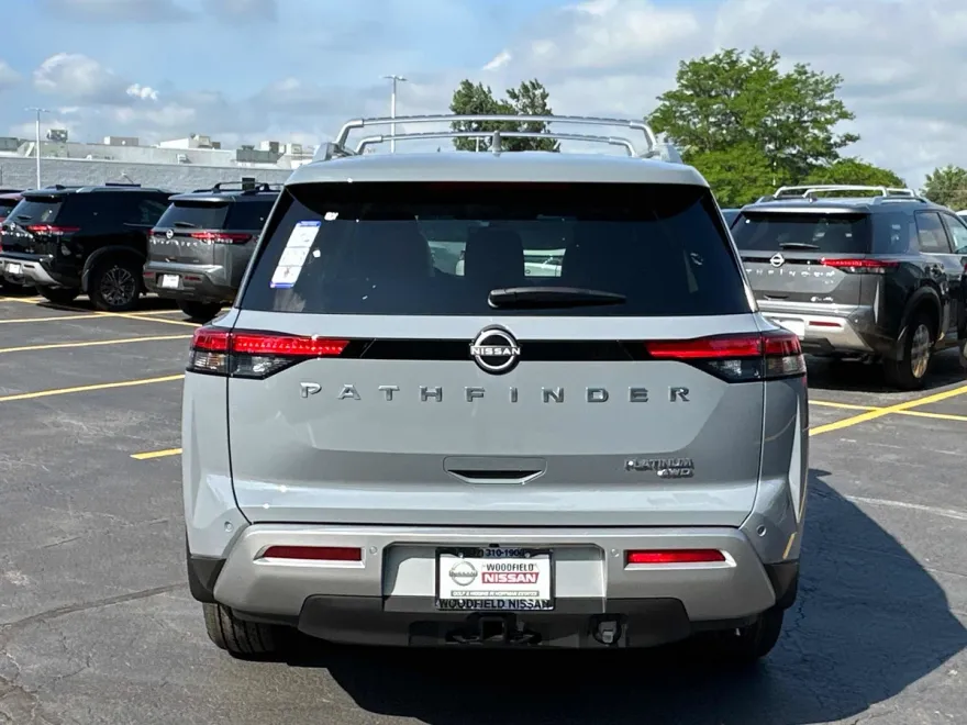 2025 Nissan Pathfinder Platinum photo 1