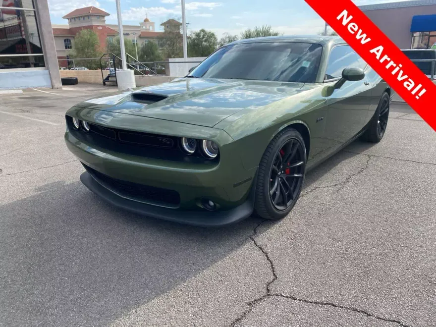 2023 Dodge Challenger R/T photo 1