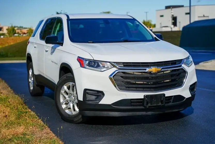 2020 Chevrolet Traverse LS photo 1