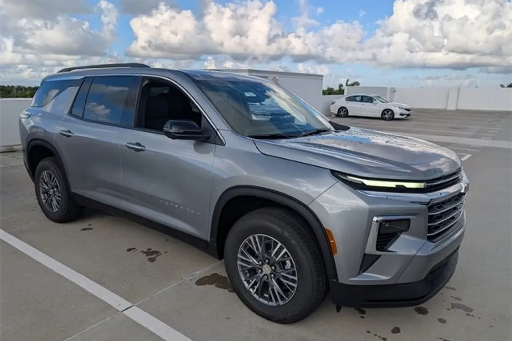 2026 Chevrolet Traverse 1LT photo 1